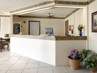 Super 8 by Wyndham Rock Port MO hotel detail image 2