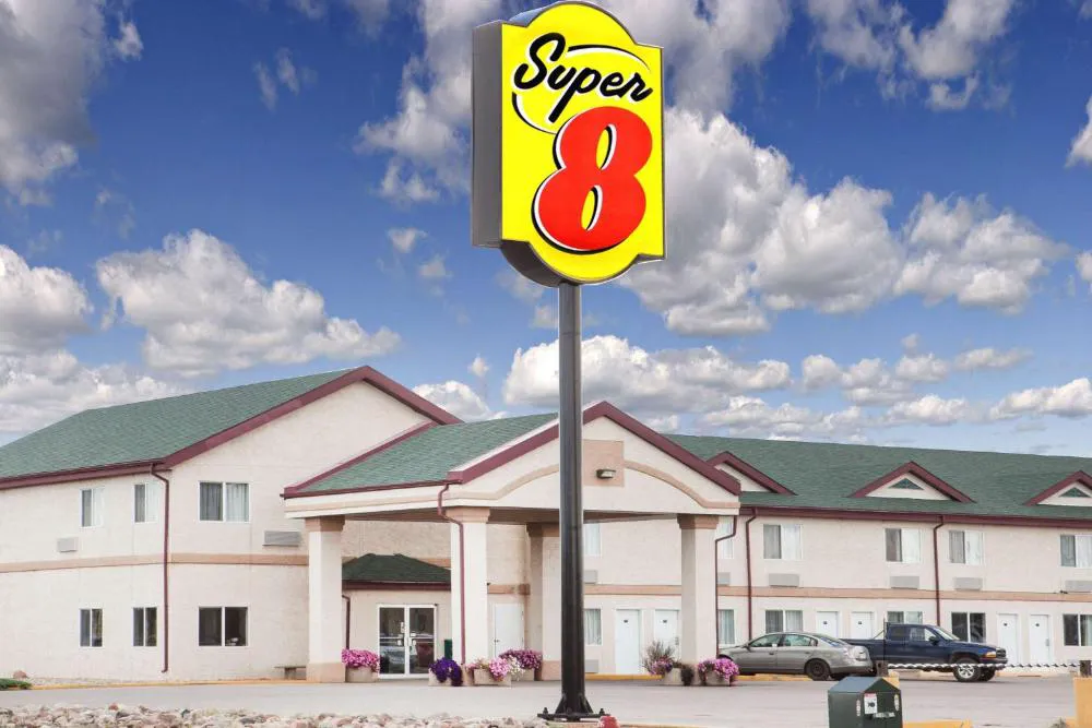 Super 8 by Wyndham Kindersley hotel hero