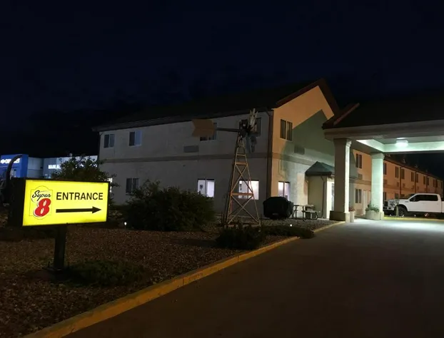 Super 8 by Wyndham Kindersley hotel detail image 1