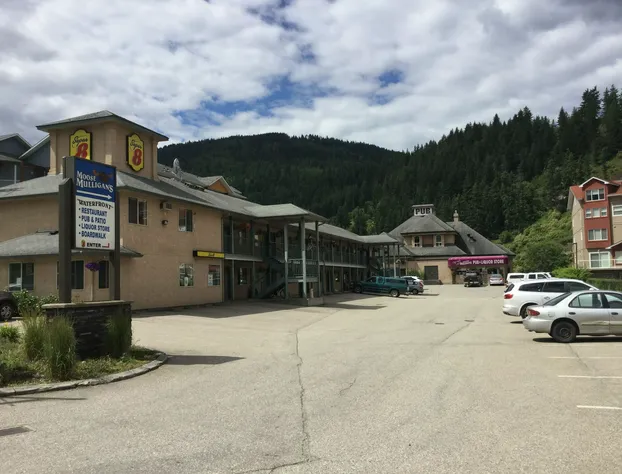 Super 8 by Wyndham Sicamous hotel detail image 1