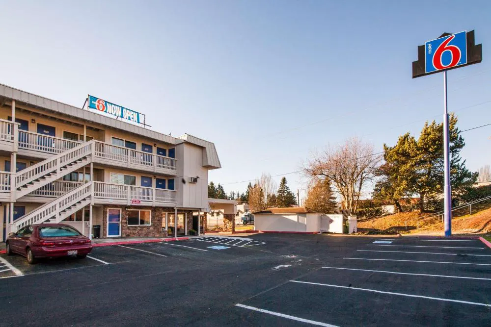 Motel 6 Bremerton, WA hotel hero