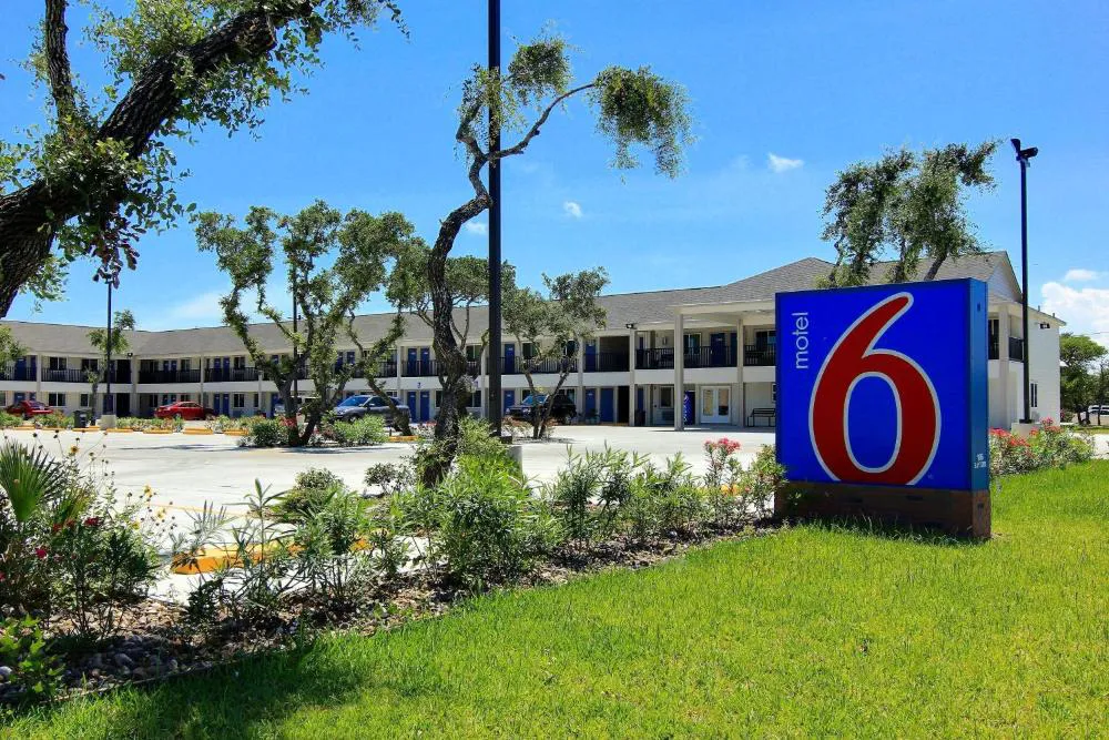Motel 6 Rockport, TX hotel hero