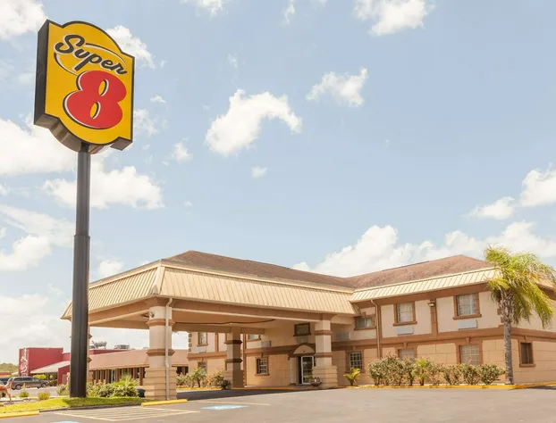 Super 8 by Wyndham Kingsville hotel detail image 1