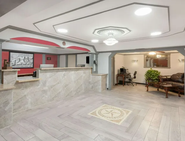 Super 8 by Wyndham Kingsville hotel detail image 3