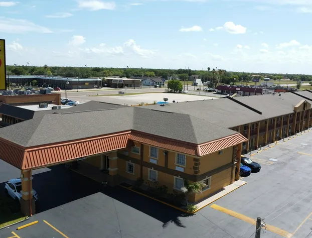 Super 8 by Wyndham Kingsville hotel detail image 1