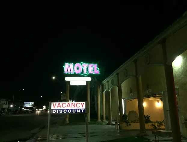 Colonial Pool & Spa Motel hotel detail image 1