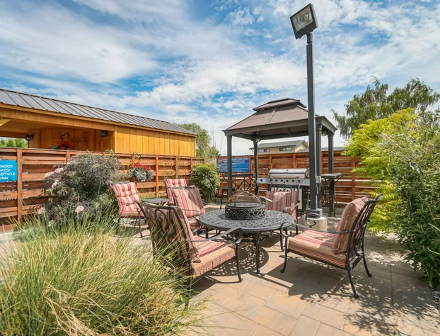 Blue Lakes Inn & Extended Stay hotel detail image 1