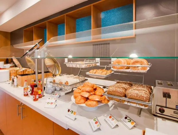 SpringHill Suites by Marriott Orlando Lake Buena Vista South hotel detail image 4