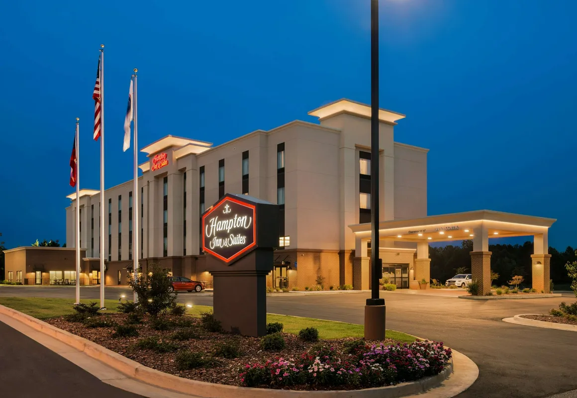 Hampton Inn & Suites Lavonia hotel hero