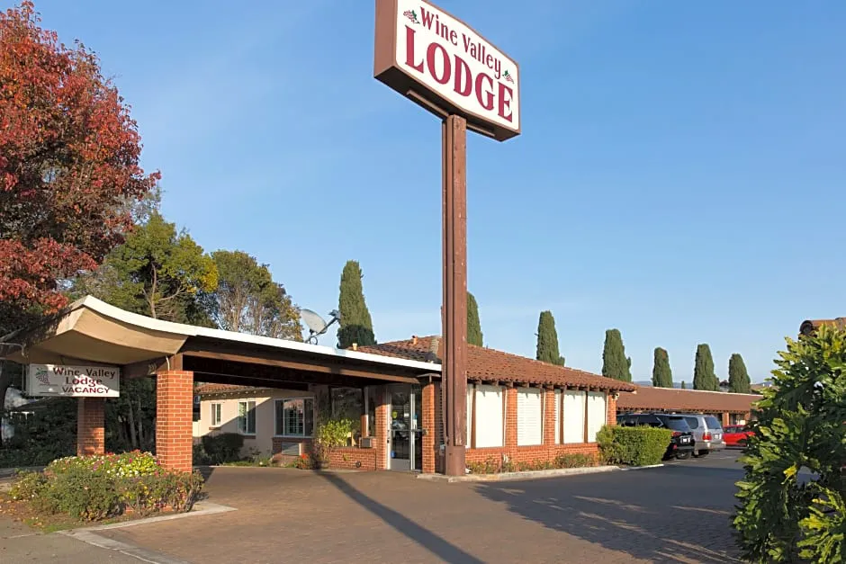 Wine Valley Lodge hotel hero