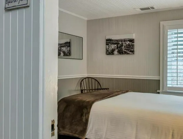 Calistoga Wine Way Inn hotel detail image 2