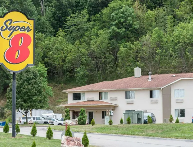 Super 8 by Wyndham Pittsburgh/Monroeville hotel detail image 1