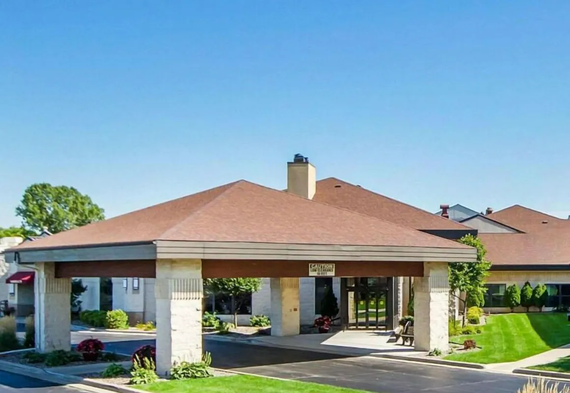 Comfort Suites hotel hero