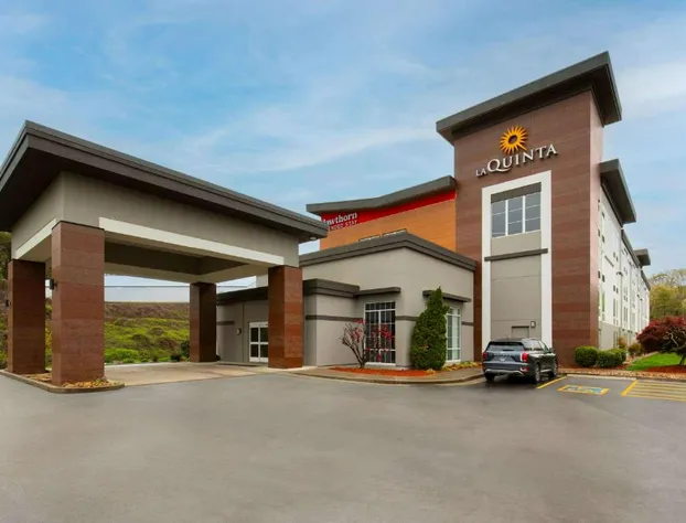 La Quinta Inn & Suites by Wyndham Knoxville Papermill hotel detail image 1