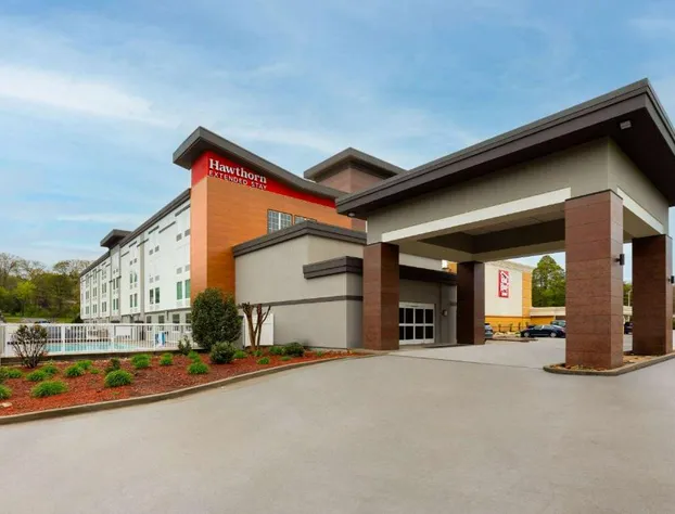 La Quinta Inn & Suites by Wyndham Knoxville Papermill hotel detail image 1