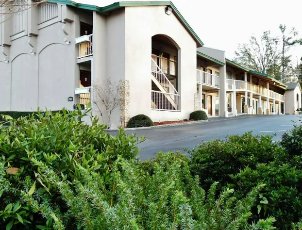 West Bank Inn hotel detail image 3