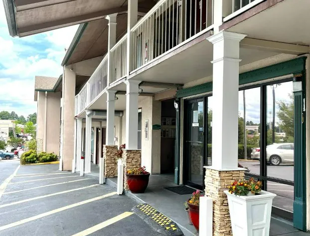 West Bank Inn hotel detail image 4