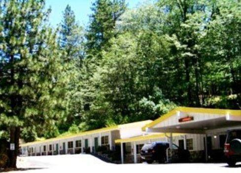 Golden Chain Motel hotel hero