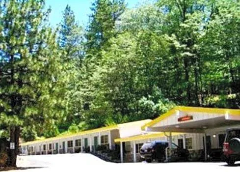 Golden Chain Motel hotel hero