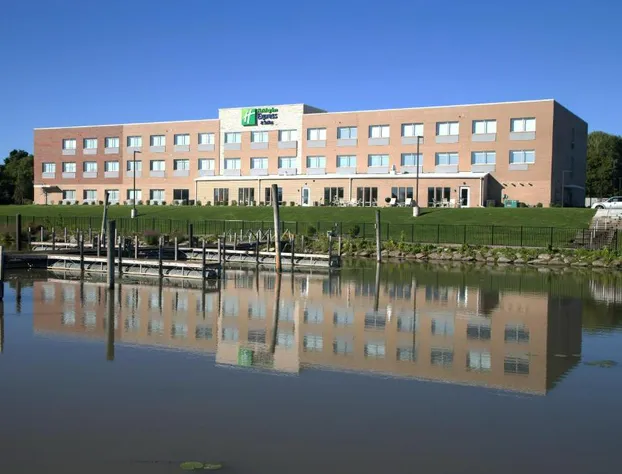 Holiday Inn Express & Suites Port Huron by IHG hotel detail image 1