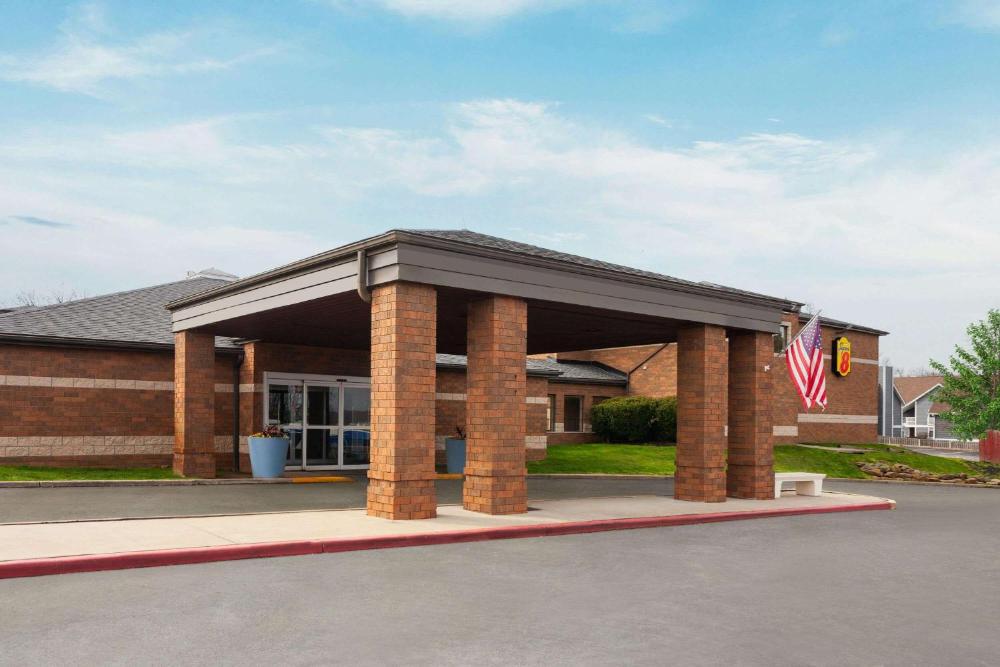 Super 8 by Wyndham Copley Akron hotel hero
