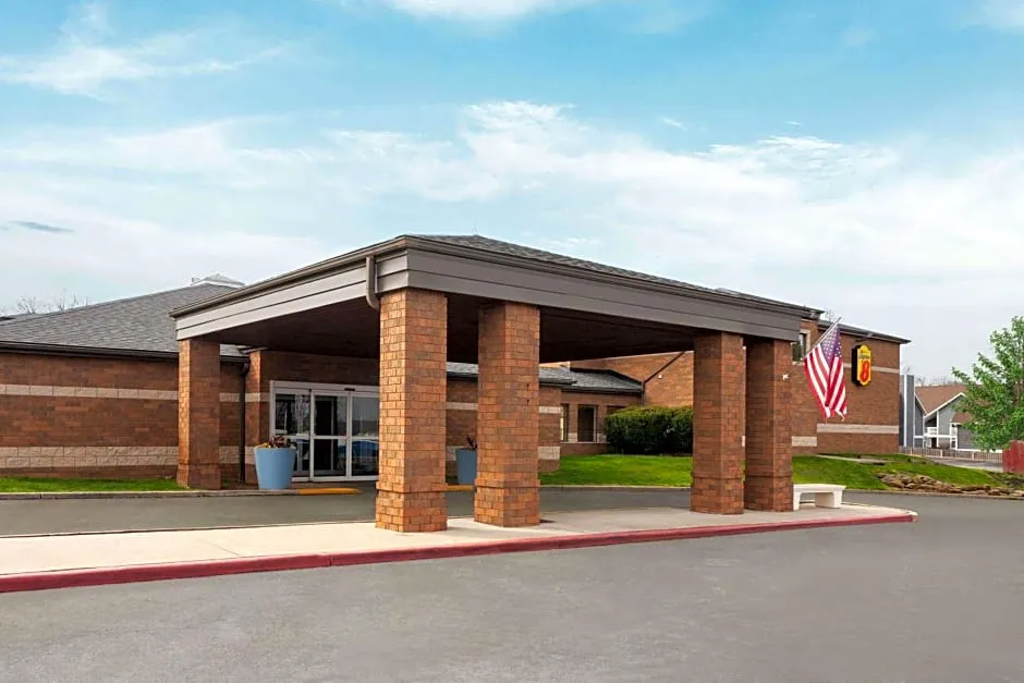 Super 8 by Wyndham Copley Akron hotel hero