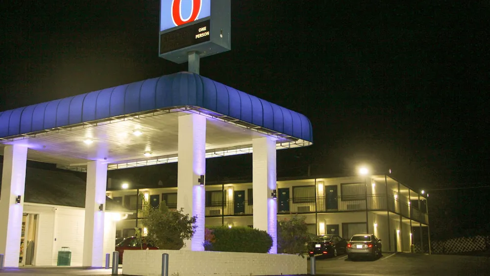 Motel 6 Fayetteville, AR hotel hero