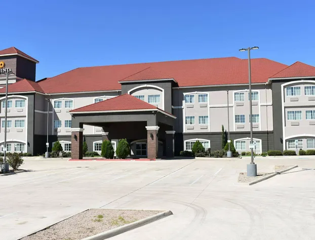 La Quinta Inn & Suites by Wyndham Kyle - Austin South hotel detail image 2