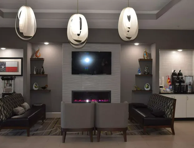 La Quinta Inn & Suites by Wyndham Kyle - Austin South hotel detail image 4