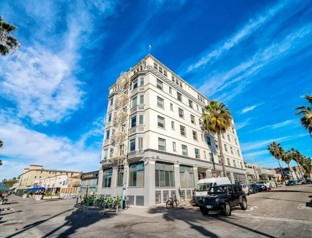 Air Venice on the Beach hotel detail image 1