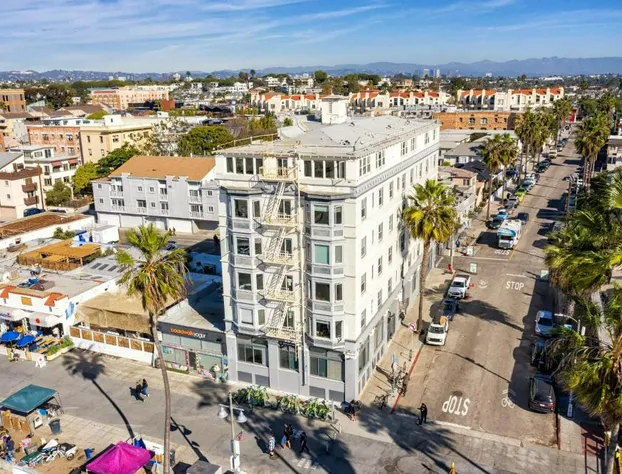 Air Venice on the Beach hotel detail image 1