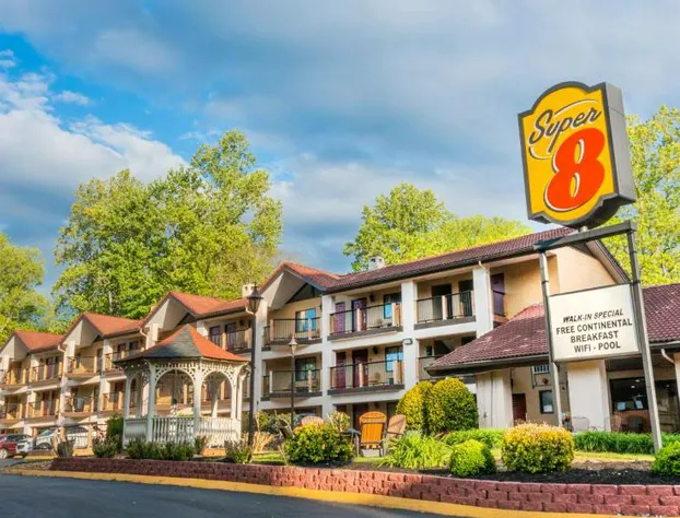 Super 8 by Wyndham Downtown Gatlinburg at Convention Center hotel detail image 3