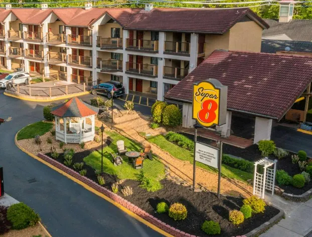 Super 8 by Wyndham Downtown Gatlinburg at Convention Center hotel detail image 4