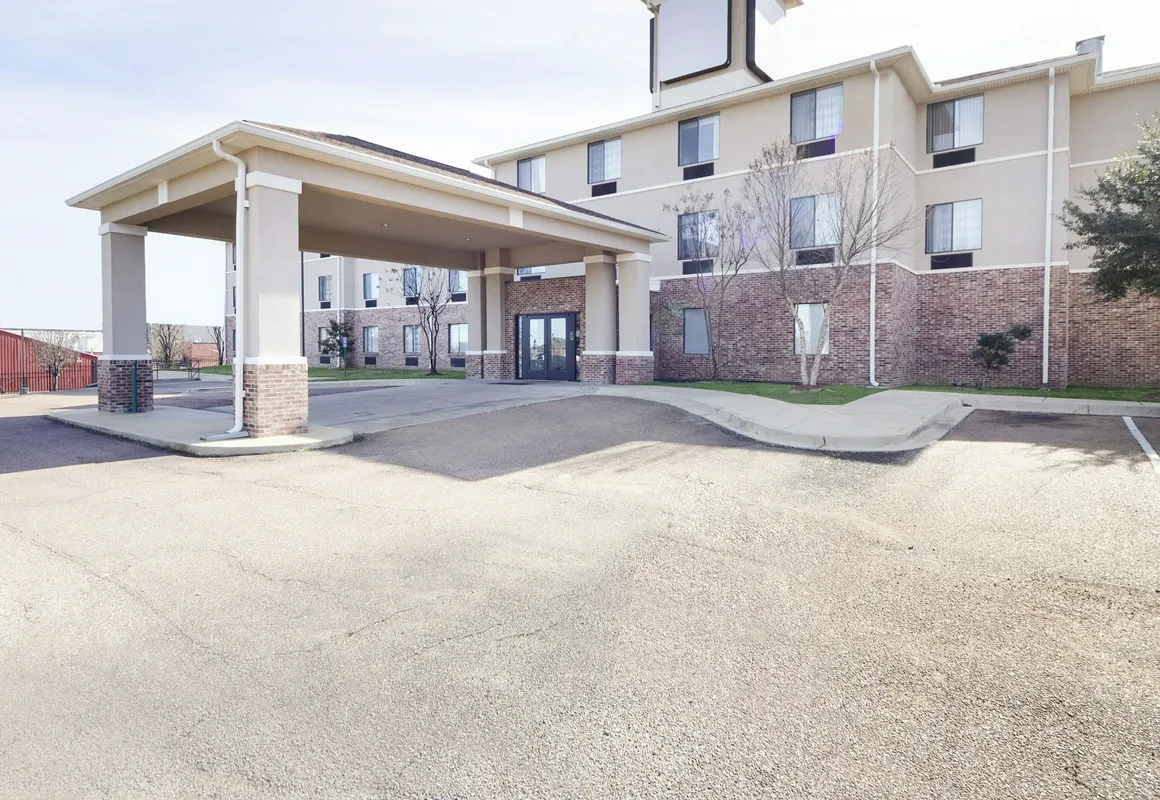 Ramada by Wyndham Jackson MS hotel hero