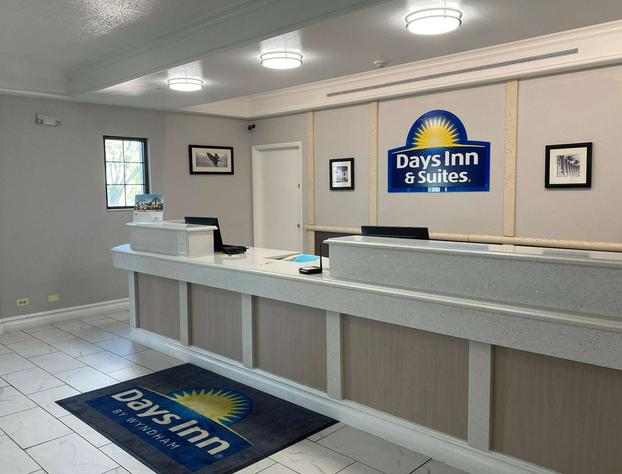 Days Inn & Suites by Wyndham Arlington Heights hotel detail image 1