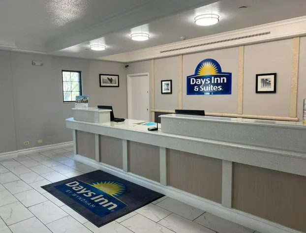 Days Inn & Suites by Wyndham Arlington Heights hotel detail image 2