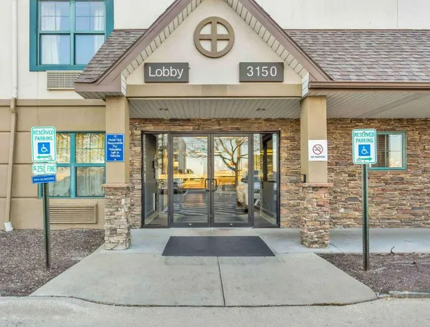 Extended Stay America Select Suites Chicago Downers Grove hotel detail image 2