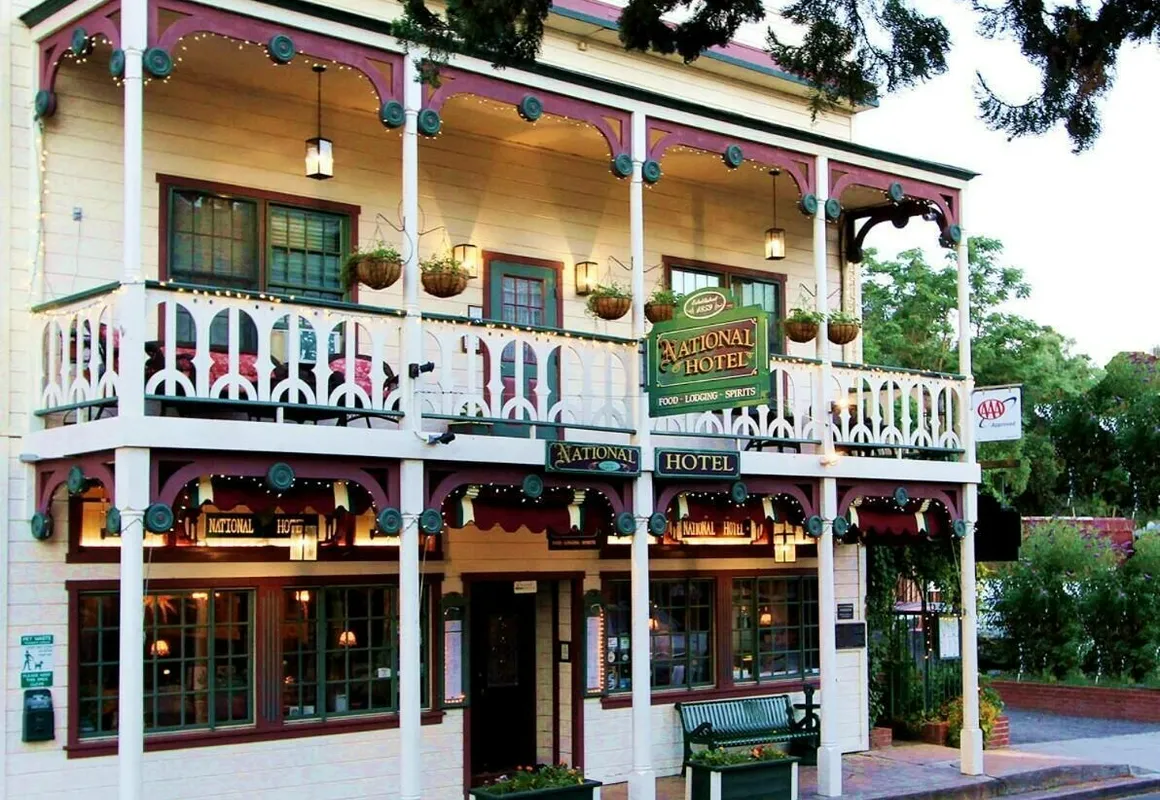 Historic National Hotel & Restaurant hotel hero
