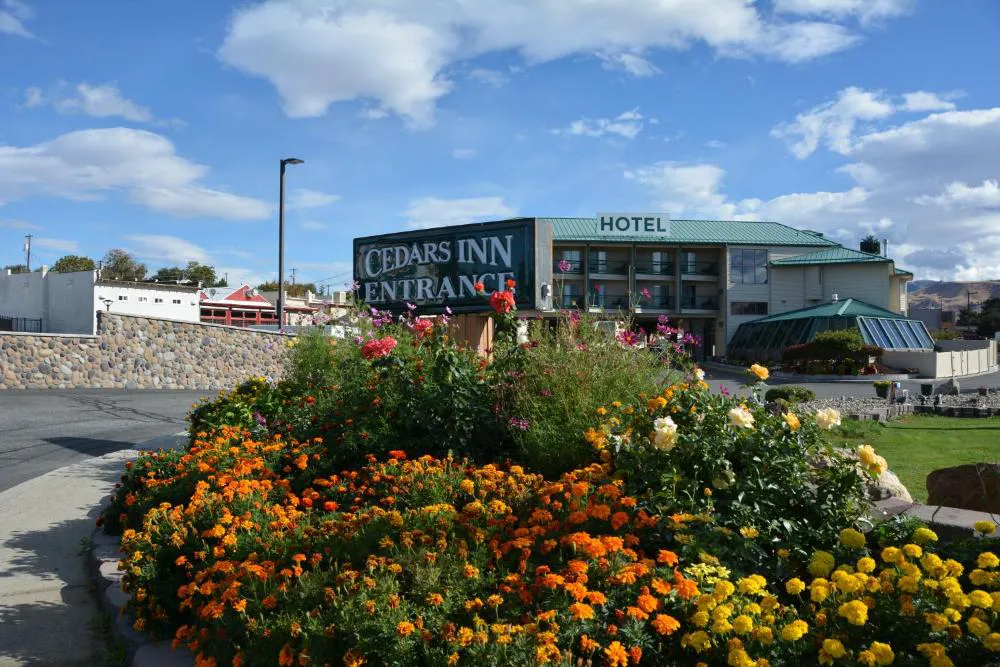 Cedars Inn hotel hero