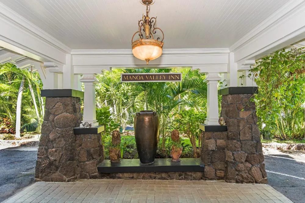 Manoa Valley Inn hotel hero
