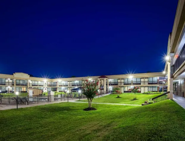 Baymont by Wyndham Culpeper hotel detail image 2