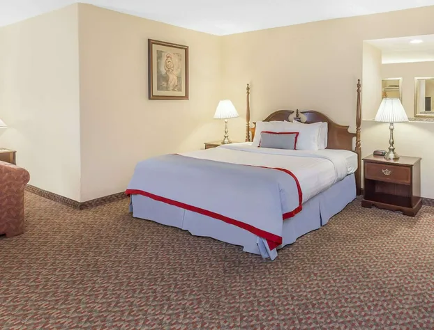 Ramada Plaza by Wyndham Garden Grove/Anaheim South hotel detail image 3