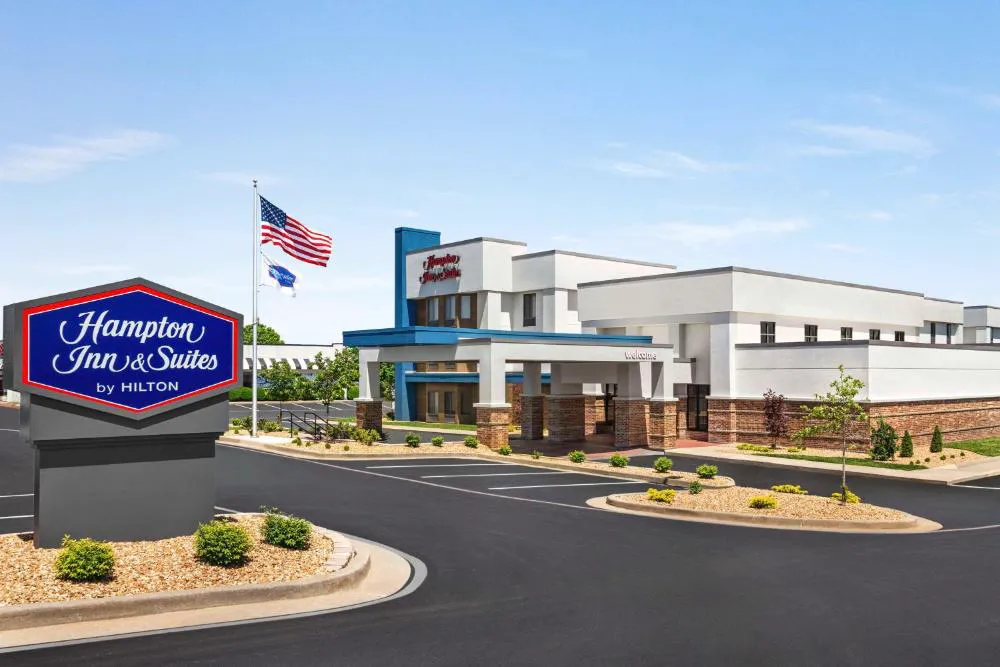 Hampton Inn & Suites Springfield, MO hotel hero