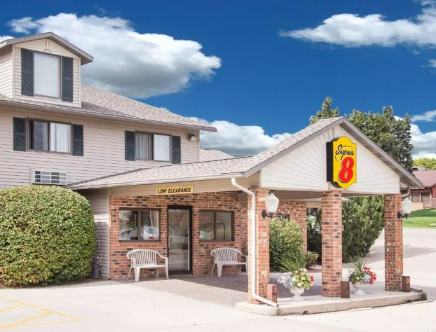 Super 8 by Wyndham Monroe WI hotel detail image 2