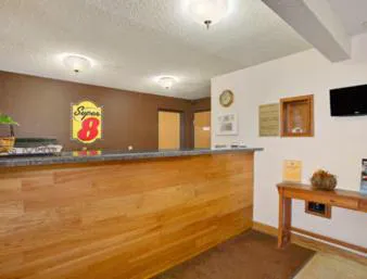 Super 8 by Wyndham Monroe WI hotel detail image 4