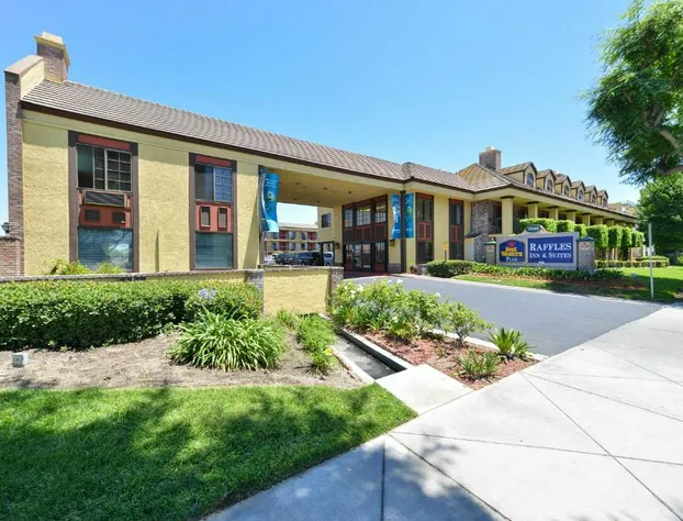 Best Western Plus Raffles Inn & Suites hotel detail image 1