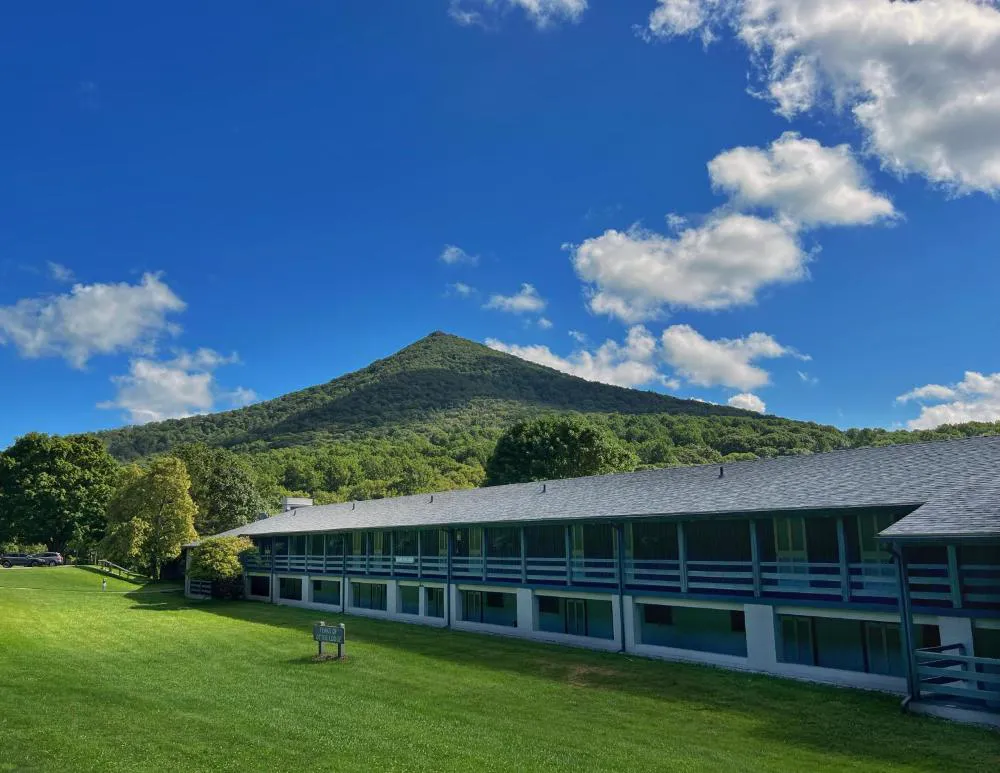 Peaks of Otter Lodge hotel hero