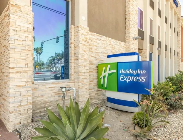 Holiday Inn Express Anaheim West by IHG hotel detail image 2