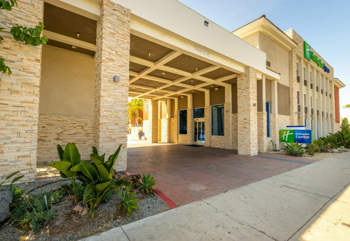 Holiday Inn Express Anaheim West by IHG hotel hero