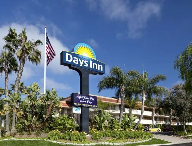 Days Inn by Wyndham San Diego Hotel Circle hotel detail image 2
